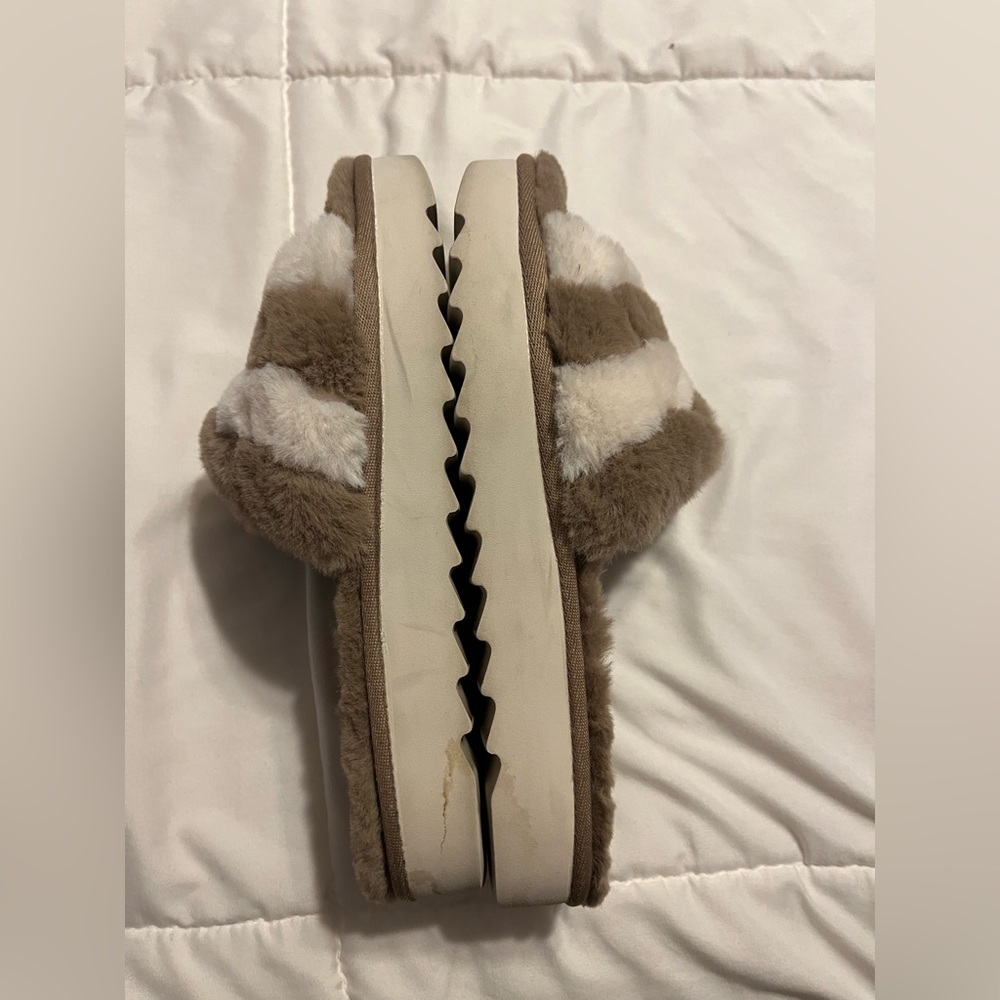 Koolaburra by Ugg Slipper Sandals - Picture 8 of 8